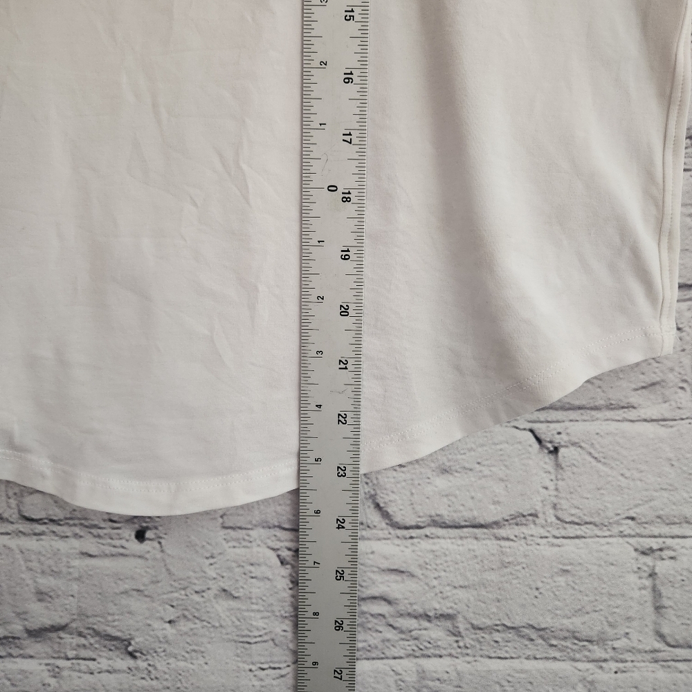 Lululemon Short Sleeve Shirt - Picture 5 of 6